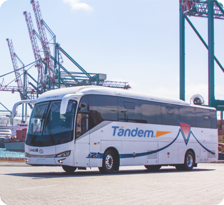 Bus industrial Tandem en puerto